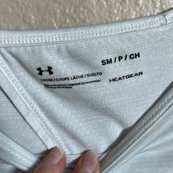 Under armour light weight workout shirt​ - Picture 3 of 3